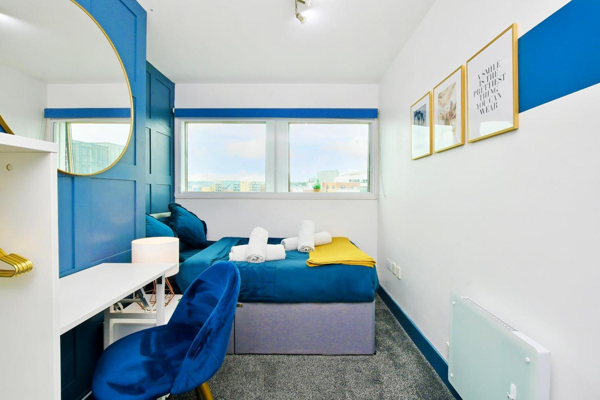 Apartment Penthouse With Rooftop Terrace & Free Parking *